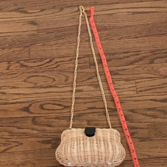 Wicker Clam Shell Purse - Picture 6 of 16